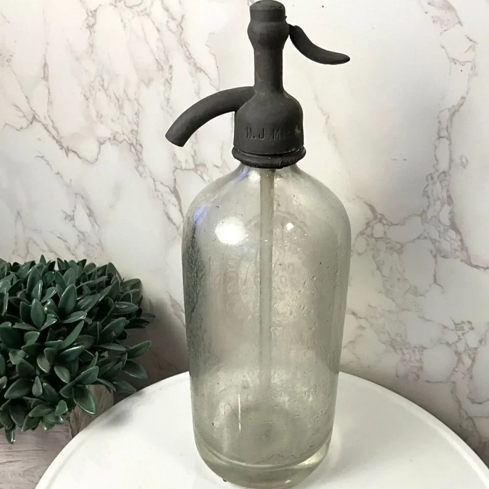 Vintage glass seltzer bottle NJ Mineral Water Co Neward NJ 26 fl oz Boyd Street